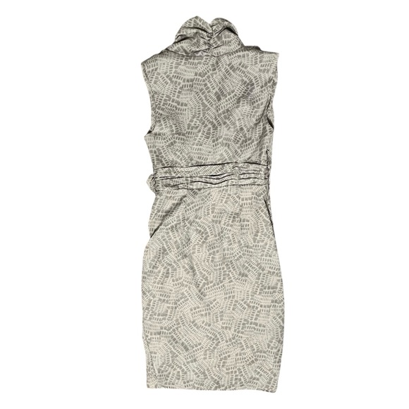 H&M Gray Abstract Print Cinched Waist Wrap Midi Dress Size 6 - Picture 5 of 6